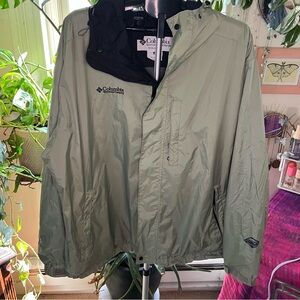 Columbia Men's Olive Raincoat